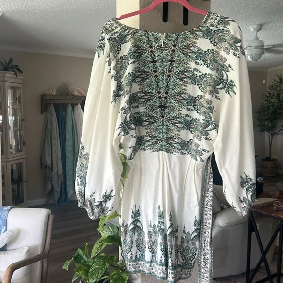 Woman's linen paisley print romper. Thick, elegant boho romper. - Picture 4 of 4